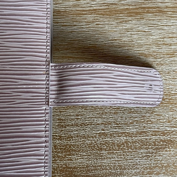 Authentic Louis Vuitton Vintage Epi Leather Agenda MM - Picture 4 of 12